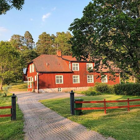 Nice Home In Mantorp With Kitchen Екстер'єр фото