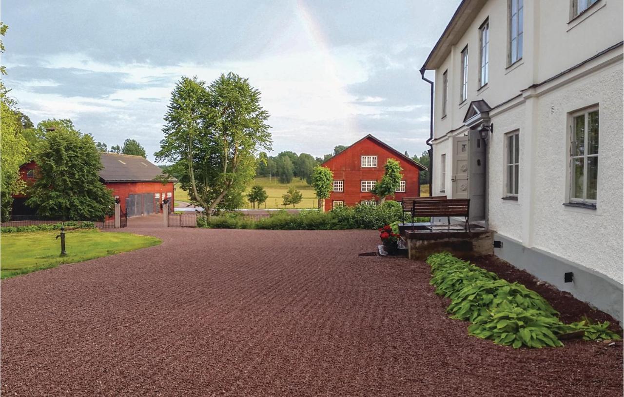 Nice Home In Mantorp With Kitchen Екстер'єр фото